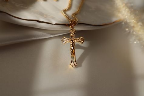 Gold Crucifix Cross Necklace - Today is your day to glam with MayaMore! _________________________________ This item is nickel-free and lead-free. This item is made of high-quality materials. _________________________________ P R O D U C T D E T A I L S Pendant Material: Brass Pendant Pray Rosary, Rosary Cross, Today Is Your Day, Elegant Gift Wrapping, Crucifix Necklace, Gold Cross Necklace, Cross Chain, Jewelry Lookbook, Cross Jewelry