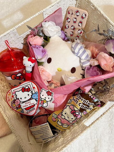 Hello Kitty Birthday Basket, Hello Kitty Burr Basket, Hello Kitty Gift Baskets, Hello Kitty Gift Ideas, Hello Kitty Basket, Pink Gift Basket, Hello Kitty Gifts, Birthday Goals, Birthday Basket