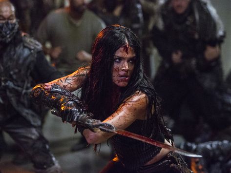 The 100 Season 5 Episode 2 paints quite a contrast to the premiere and possibly foreshadows darker themes yet to come. Just how dark could Octavia become? The 100 Poster, Octavia Blake, The 100 Cast, Marie Avgeropoulos, The 100 Show, Movies And Series, Dc Movies, Red Queen, The Hundreds