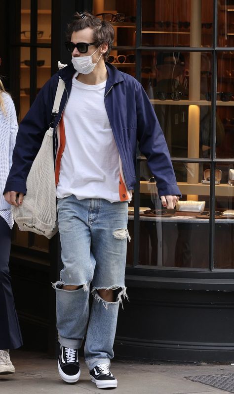 Harry Styles Casual, Harry Styles Street Style, Harry Styles Outfits Inspiration, Harry Outfits, Harry Styles Outfit, Harry Styles Pictures, Mr Style, Harry Edward Styles, Edward Styles