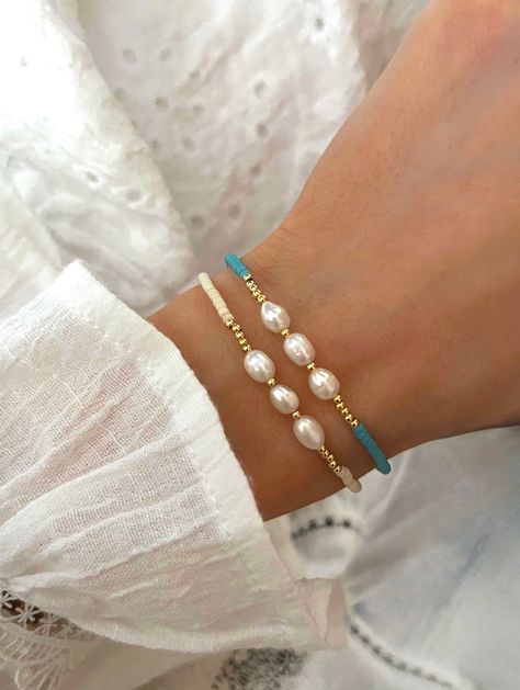 Fine gold-plated bracelet decorated with small natural freshwater pearls. Each pearl is unique and its shape may vary from one pearl to another. * Colors: Blue or Beige (your choice). * Suitable for wrists ranging from 14cm to 20cm. * Adjustable: Adjustable thanks to the adjustment chain with the gold-plated clasp. * Hypoallergenic (sensitive skin without lead or nickel) * Waterproof*  HANDMADE jewelry made in France  Don't hesitate if you have any questions, I will be happy to answer :) Handmade Pearl Bracelets, Bugle Beads Jewelry, Classy Beaded Jewelry, Rice Pearl Jewelry, Bracelet Product Photography, Cute Beaded Bracelets, Beachy Bracelets, Gold Pearl Bracelet, Making Bracelets