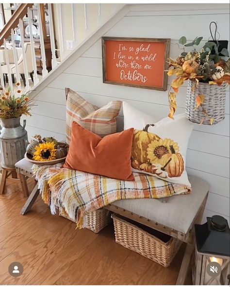 Fall Bench Decor, Aesthetic Halloween Pfp, Wallpaper Backgrounds Halloween, Wallpaper Aesthetic Halloween, Entry Decoration, Aesthetic Halloween Wallpaper, Halloween Wallpaper Aesthetic, Halloween Home Decorations, Backgrounds Halloween