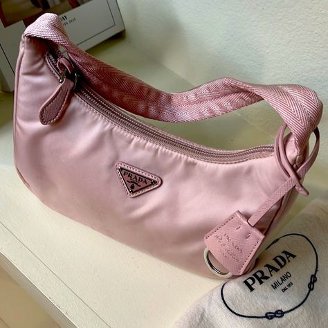 Prada Re Edition 2000 Bag Outfit, Prada Re Edition 2000 Bag, Prada Reedition 2000, Pink Prada Bag, Prada Reedition, Prada Re Edition 2000, Bags Prada, Prada Re Edition, Prada Bags