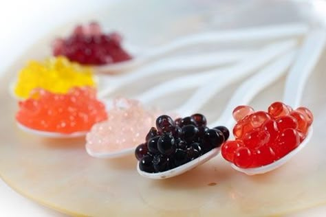 HOW TO MAKE FRUIT PEARLS | Source Food Balsamic Caviar, Fruit Caviar, Balsamic Pearls, Gastronomy Recipes, Molecular Gastronomy Recipes, Caviar Recipes, Chef Tools, Molecular Gastronomy, Fruit Puree