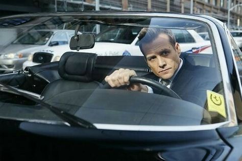 Sauve Gabriel Macht and his fast cars Mike Ross, Specter Suits, Rachel Zane, Suits Harvey, Jessica Pearson, Harvey Specter Quotes, Donna Paulsen, Sarah Rafferty, Suits Usa