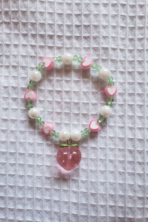 Peach Beaded Bracelet, Green And Pink Bracelet, Y2k Clay Bead Bracelet Ideas, Pink Bracelet Ideas, Beaded Bracelet Aesthetic, Cute Beaded Bracelet, Peach Bracelet, Fruit Bracelet, Bracelet Aesthetic