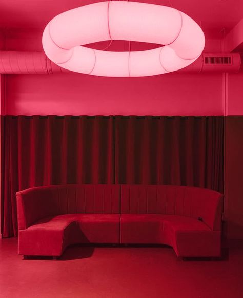 Studio Podcast Design, Red And Pink Living Room, Color Interior Design, Pink Restaurant, Oversized Pendant Light, Miami Decor, Marketing Report, Red Space, Interior Design Bohemian