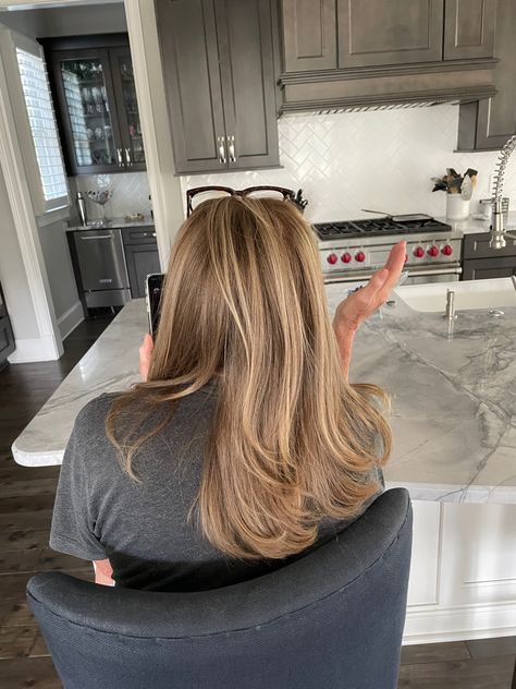 Blonde Hair Spring 2024, Medium Dark Blonde Hair, Balayage Hair Shoulder Length, Highlights On Dark Blonde Hair, Short Hair Blonde Balayage, Hair Inspo Color Blonde, Blonde Highlights Medium Length, Blonde Brown Highlights, Sand Hair