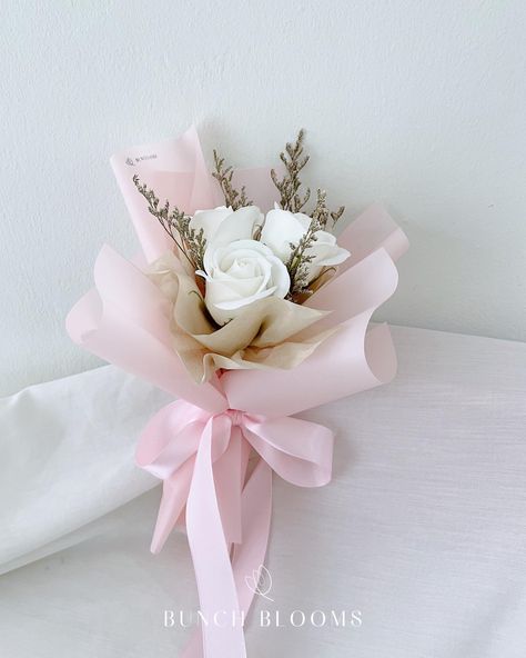 Diy Bouquet Wrap, Birthday Bouquet, Boquette Flowers, Flower Gift Ideas, Bouquet Wrap, Flowers Bouquet Gift, Flower Arrangements Diy, Small Bouquet, Diy Bouquet