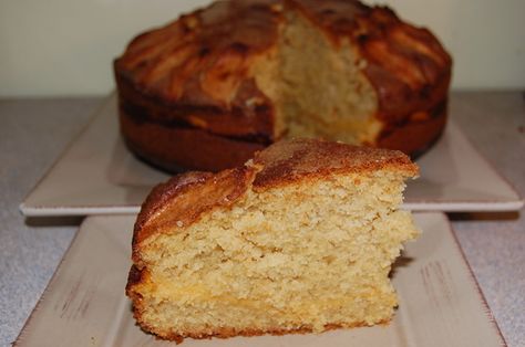 Apple and Custard Tea Cake Simple Cake Recipe For Beginners, Cake Recipe For Beginners, Simple Cake Recipes, Simple Cake Recipe, Orange Cake Easy, Healthy Apple Cake, Cake Recipes For Beginners, Lemon And Coconut Cake, Apple Custard