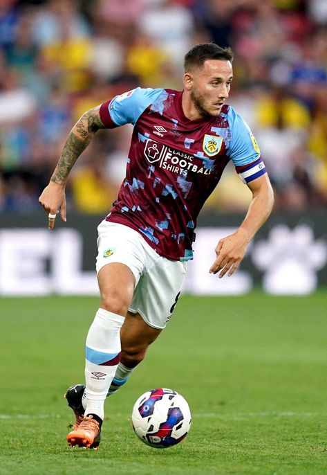 Josh Brownhill - Burnley Burnley Fc, Football Shirts, Football Club, Premier League, Weaving, Villa, Football, Collage, Pins