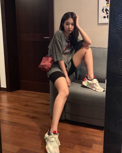 Biker Shorts Outfit, Jennie Kim Blackpink, Jennie Lisa, Blackpink Photos, Blackpink Fashion, Blackpink Jennie, Blackpink Jisoo, Yg Entertainment, Biker Shorts