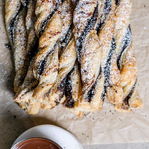 Oreo Puff Pastry Twists with Nutella Glaze Sweet, flaky, and delicious: Oreo Puff Pastry Twists with Nutella Glaze make the perfect dessert for any occasion. Easy to make, fun to eat! Easy French Desserts, Nutella Glaze, French Desserts Easy, Puff Pastry Dessert, Pastry Twists, Cream Cheese Puffs, Puff Pastry Recipes Savory, Nutella Puff Pastry, Puff Pastry Twists