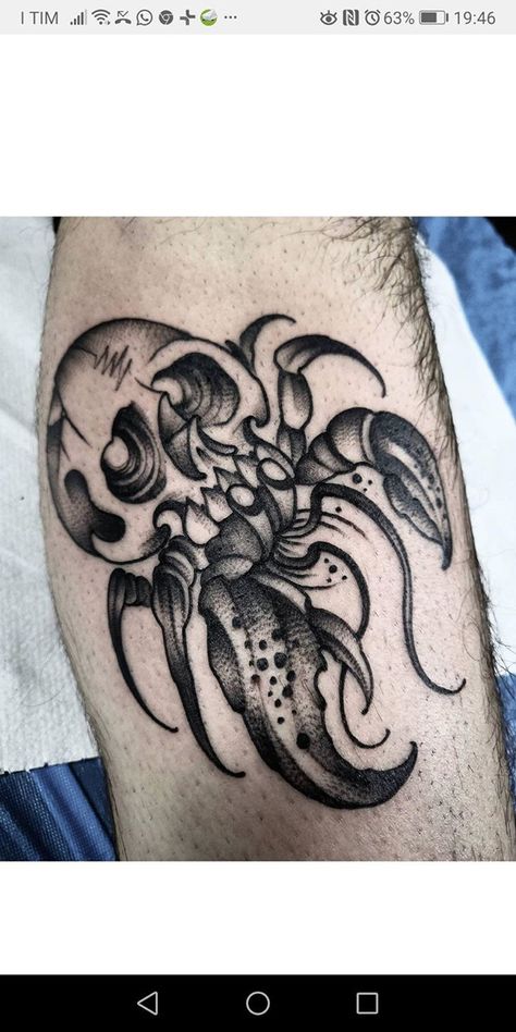 Hermit Crab Skull Tattoo, Hermit Crab Tattoo, Crab Tattoos, Hip Tats, Black White Tattoo, Padova Italy, Crab Tattoo, Brain Tattoo, Ocean Tattoo