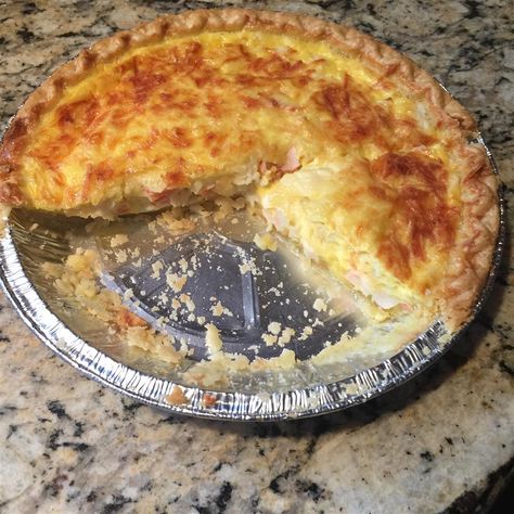 Crabmeat Quiche Crabmeat Quiche, Crab Pie Recipe, Simple Quiche, Crab Quiche, Egg Pie, Store Bought Pie Crust, Breakfast Quiche Recipes, Quiche Recipes Easy, Breakfast Quiche