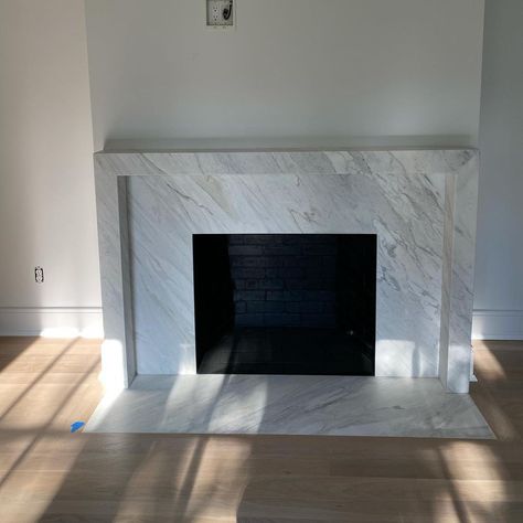 Calacatta Marble Fireplace, Marble Fireplace With Tv, Calacatta Gold Fireplace, Carrara Marble Fireplace, Marble Surround Fireplace, Quartzite Fireplace Surround, Grey Marble Fireplace, Arabescato Marble Fireplace, Marble Mantle