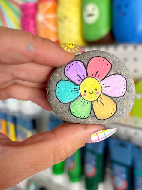 Spring Stone Painting, Animals Rock Painting, Cute Rocks Painted Ideas, Painting Ideas For Rocks, Tulip Rock Painting, Kindness Painted Rocks, Pretty Rock Painting, Rock Painting Ideas Purple, Painted Rocks Spring