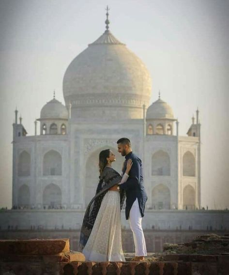 Indian Intimate Wedding, Pre Wedding Shoot Taj Mahal, Tajmahal Couple Poses, Taj Mahal Proposal, Taj Mahal Couple Photoshoot, Taj Mahal Photo Ideas, Taj Mahal Outfit, Delhi Trip, Posing Couples