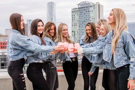 Hen Party Photo Ideas, Bride Team Ideas, Mural Photoshoot, Bachelorette Party Photoshoot, Bachelorette Photos, Bachelorette Photoshoot, Bachelorette Party Shots, Bachelorette Shots, Beautiful Neighborhoods