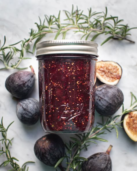 Fig Apple Jam Recipe, Fig Rosemary Red Wine Jam, Best Fig Jam Recipe, Vegan Fig Recipes, Healthy Jam Recipes, Fig Jam Recipes, Recipes With Red Wine, Wine Jelly Recipe, Mississippi Vegan