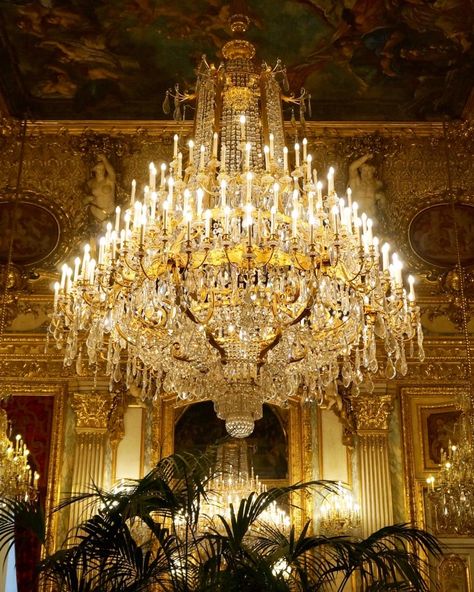 Paris Museums, Louvre Palace, Paris Opera House, Stunning Chandelier, The Louvre Museum, Fav Products, House Design Pictures, Royal Aesthetic, I Saw The Light