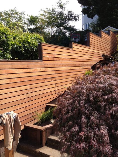 Horizontal Fence On Sloped Yard, Traditional Landscaping, Steep Gardens, Diy Garden Fence, Modern Fence Design, Hot Desert, Meditation Garden, Backyard Remodel, Modern Fence