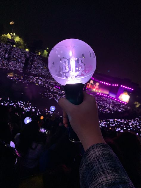 Pin oleh บีมมมม ม. di 【﻿Ａｒｍｙ Ｂｏｍｂ】 | Gambar, Foto lucu, Konser Light Up, I Hope, Bts, Concert