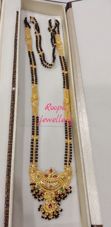 Taali Chain Designs, Nallapusala Chain Design, Long Nalapusalu Designs Gold, Long Nalla Pusalu Designs Latest, Nalapusalu Designs Gold Long Latest, Nalla Pusalu Designs Latest Gold, Gold Nallapusalu Designs, Nalla Pusalu Designs Latest Long, Black Beads Long Chain Designs