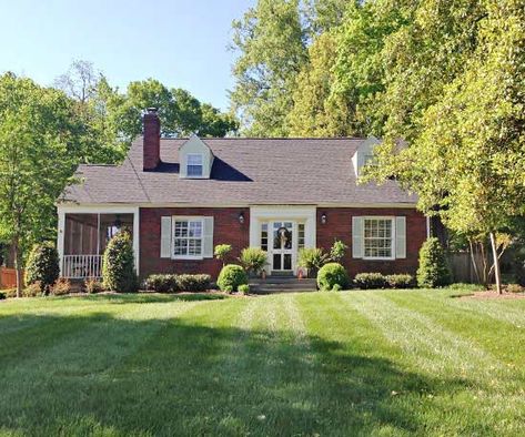 Cape Cod Makeover Big Townhouse, Cape Cod House Interior, Cape Cod Renovation, Cape Cod Remodel, Landscaping Makeover, Cape Cod House Exterior, 1940s House, Heart House, Shiplap Farmhouse