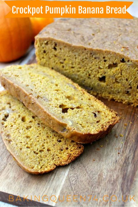 Give your crockpot banana bread a twist with pumpkin puree - ideal for Fall snacks! Fall Banana Bread, Crockpot Banana Bread, Slow Cooker Cake, Pumpkin Banana Bread, Tea Bread, Slow Cooker Pumpkin, Crock Pot Desserts, Pumpkin Banana, Slow Cooker Desserts