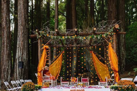 Mallu Wedding, Mandap Ideas, Garden Theme Wedding, Mandap Decor, Wedding Planning Decor, Desi Wedding Decor, Beautiful Wedding Decorations, Wedding Mandap, Outdoor Indian Wedding