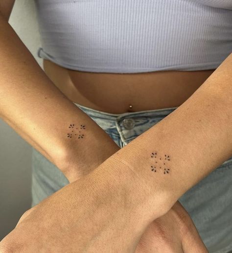 Mini Ornamental Tattoo, Domino Tattoo, Decorative Tattoos, Spain Tattoo, Embroidery Tattoos, Dutch Tattoo, Hidden Tattoos, Dot Tattoos, Handpoke Tattoo