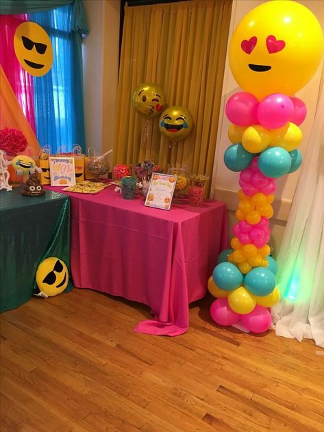 Emoji Party Decorations, Emoji Balloon, Emoji Birthday Party, Candy Station, Emoji Party, Emoji Birthday, Birthday Party For Teens, Sleepover Ideas, Birthday Candy