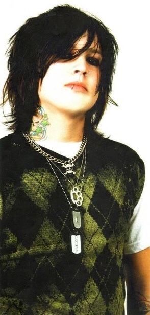 Green Emo Wallpaper, Escape The Fate Wallpaper, Max Green Escape The Fate, Metalhead Guy, 90s Emo, Green Inspo, Max Green, Scene Punk, Emo Scene Hair