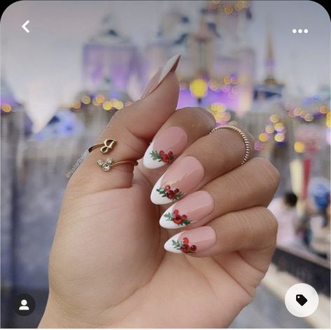 Simple Winter Nails Almond, Christmas Disney Nails, Winter Nails Almond, Simple Winter Nails, Winter Nail Trends, Disney Christmas Nails, Disneyland Nails, Holiday Themed Nails, Festive Nail Art