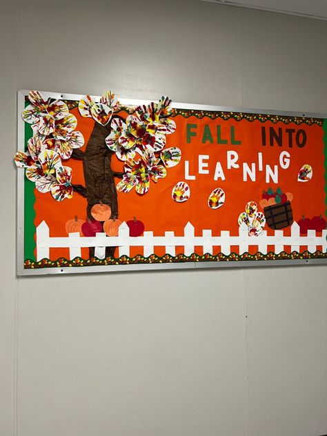 Fall bulletin board | Pre k | Fall classroom idea | Classroom bulletin board | Fall bulletin board for preschool | fall leaves | fall into learning Preschool Fall Leaves, Fall Bulletin Board Ideas For Preschool, Bulletin Board For Preschool, September Bulletin Boards, November Bulletin Boards, Fall Classroom Ideas, Class Bulletin Boards, Fall Bulletin Board, Preschool Boards