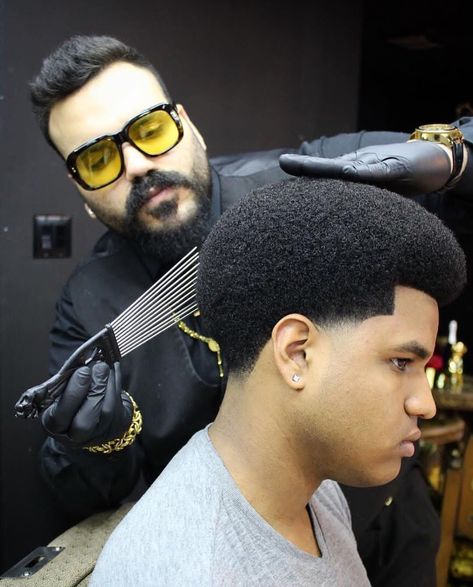 Man Haircut Fade, Black Man Haircut, Barber Haircuts Fade, Taper Fade Afro, Black Man Haircut Fade, Waves Hairstyle Men, Black Hair Afro, Black Men Beard Styles, Man Haircut