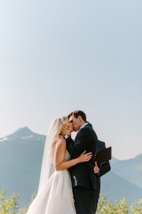 Wedding Photography Poses First Kiss, Bride And Groom First Kiss Poses, Wedding Kissing Poses, First Kiss Picture Wedding, Altar Photos Wedding, Kissing At The Alter Poses, Wedding Ceremony Photos First Kiss, Wedding Ceremony Kiss Pose, Kissing Wedding Photos