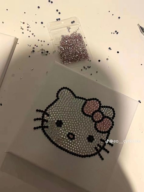 Cute Wall Designs, Gem Canvas Art Ideas, Glitter Painting Ideas, Diamond Painting Aesthetic, Glitter Art Diy, Glitter Painting Canvas, Glitter Art Painting, Bedazzled Painting, Bedazzled Canvas