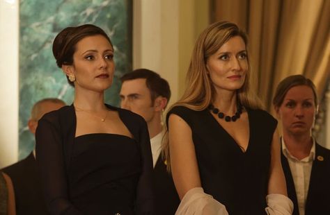 Designated Survivor - Episode 1.06 - The Interrogation - Promo Sneak Peek Press Release  Promotional Photos Designated Survivor Emily, Natascha Mcelhone, Designated Survivor, Cop Show, Promotional Photos, Fav Characters, Badass Women, Business Attire, Press Release