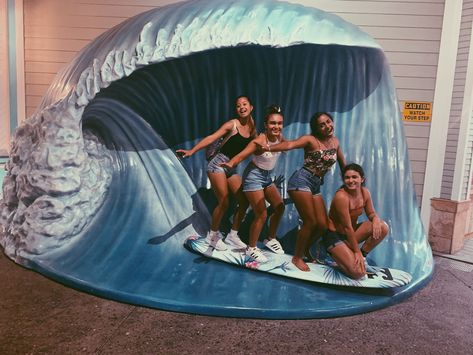 Selfie Point, Selfie Props, Pool Resort, Hawaiian Birthday Party, Rocket Power, Hawaiian Birthday, Ball Decorations, Surf Style, Sea Waves