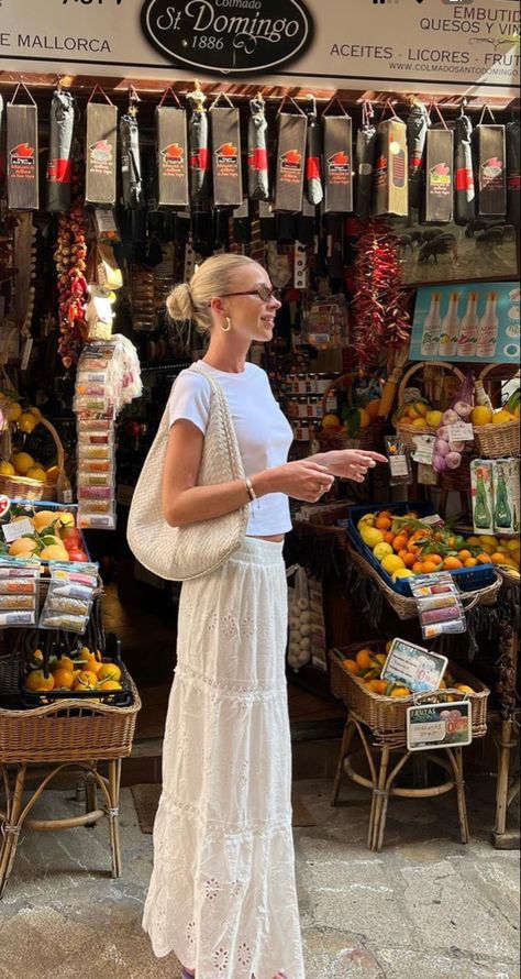 Long Skirt Outfits Italy, Basic Travel Outfits, White Maxi Skirt Aesthetic, Maxi Skirt Inspo Outfit, Long White Maxi Skirt Outfits, Vietnam Summer Outfit, Barcelona Outfits Summer Street Style, White Maxi Skirt Outfit Aesthetic, Maxi White Skirt Outfit