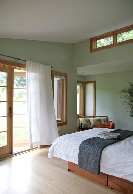 Peacefully designed bedroom with green walls Feng Shui Bedroom Layout, White Curtains Bedroom, Green Bedroom Walls, Light Green Walls, Oak Trim, Wood Bedroom, Bedroom Green, Bedroom Layouts, Ideas Pictures