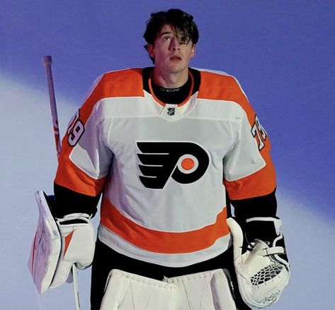 Cute Nhl Players, Fine Hockey Players, Carter Hart Hockey, Hot Hockey Players Nhl, Cute Hockey Players, Carter Hart, Hockey Hair, Philadelphia Flyers Hockey, Boys Hockey