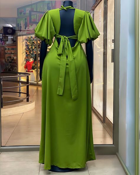 Taken 🫱🏽‍🫲🏾💚#madeinuganda 💚This vibrant green dress features a plunging V-neckline, puffed sleeves, and a flattering fit. The open back design with tie up straps adds a bold touch, while the flowing skirt creates an elegant silhouette…perfect for formal and casual occasions. #veevacouture Simple Gown Styles, Elegant Two Piece Outfit, Flare Dress Outfit Classy, Casual Pieces, Kaftan Styles, African Bridesmaid Dresses, Simple Dress Casual, Fancy Short Dresses, Classy Short Dresses