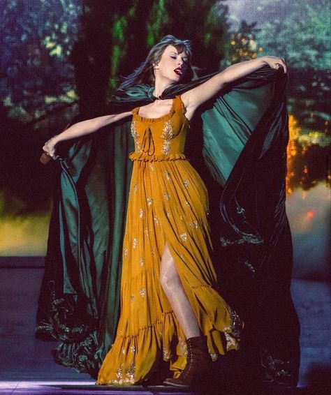 Taylor Swift Willow, Taylor Swift Costume, Taylor Swift Dress, Taylor Outfits, Taylor Swift Tour Outfits, Swift Tour, Estilo Taylor Swift, Idee Cosplay, Taylor Swift Outfits