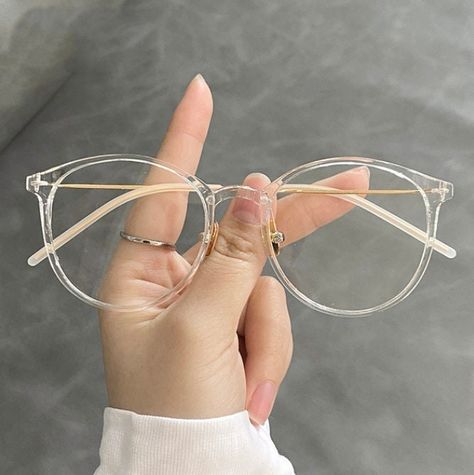 Clear Glasses Frames Women, Cute Glasses Frames, Classy Glasses, Glasses Frames Trendy, Glasses Inspiration, Fancy Glasses, Clear Glasses Frames, Glasses Trends, Kacamata Fashion