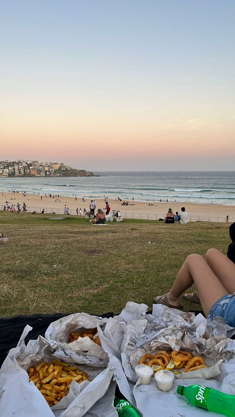 Spring At The Beach, Fish And Chips On The Beach, Summer Vibes Australia, Australian Beach Aesthetic, Aussie Summer Aesthetic, Australian Summer Aesthetic, Perth Aesthetic, Aussie Aesthetic, Australia Lifestyle