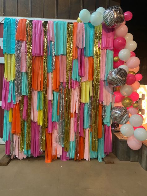 Diy Groovy Decorations, 21st Party Ideas, Streamer Decorations, Hippie Party, Floral Balloons, Fringe Backdrops, Shimmer Wall, Wedding Backdrop Decorations, Bachelorette Party Bride