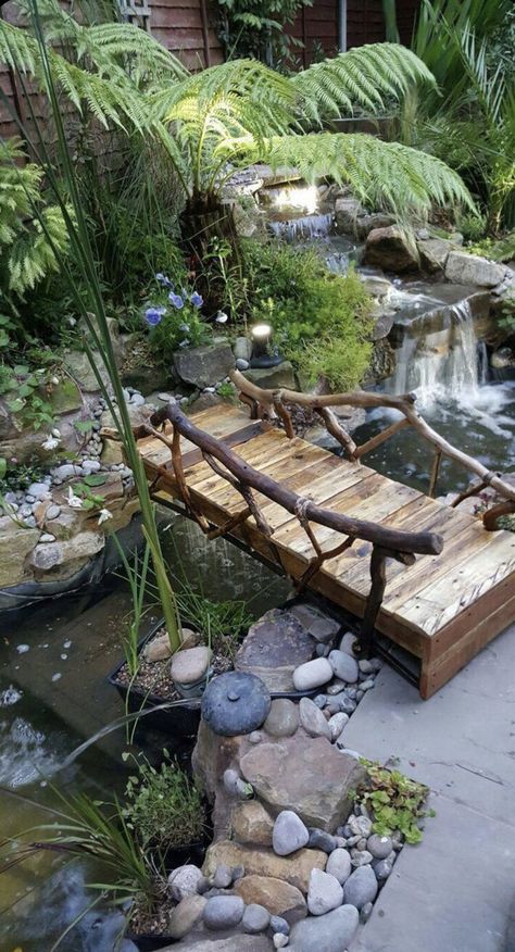 Reka Bentuk Landskap, Rain Garden Design, Simple Backyard, Large Backyard Landscaping, Taman Air, Japanese Garden Landscape, Garden Waterfall, Pond Waterfall, Waterfalls Backyard